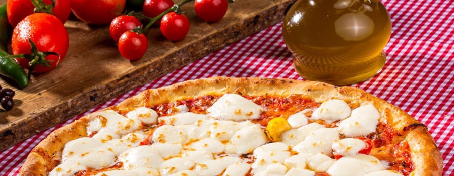 Pizza tomate mozzarella meriah 